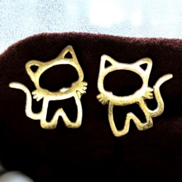 Cat Gold Plated Stainless Steel Earrings Pierced Ears Studs Cat Mom Lady Gift - Picture 1 of 7